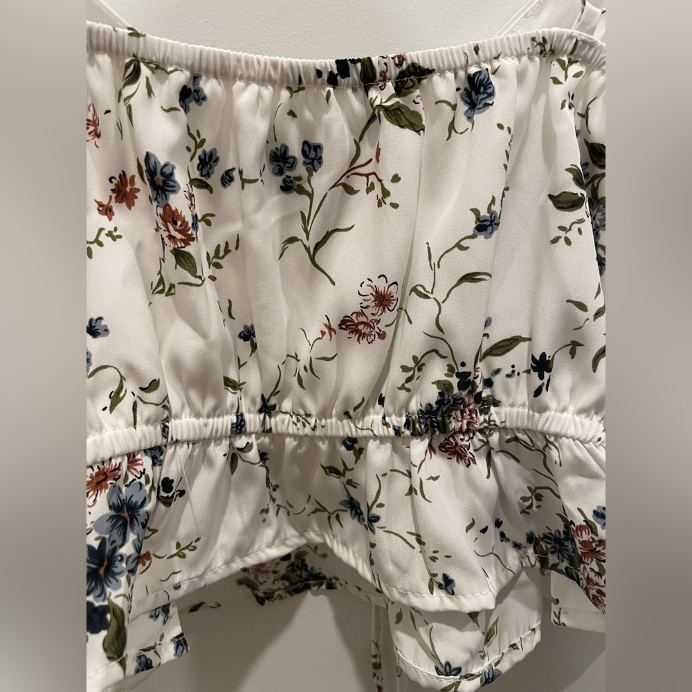 4SI3NNA White Floral Crop Top Sz L - Picture 5 of 7